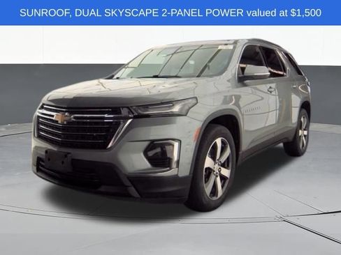 Used 2023 Chevrolet Traverse LT w/ LT Premium Package AWD/4WD image 3