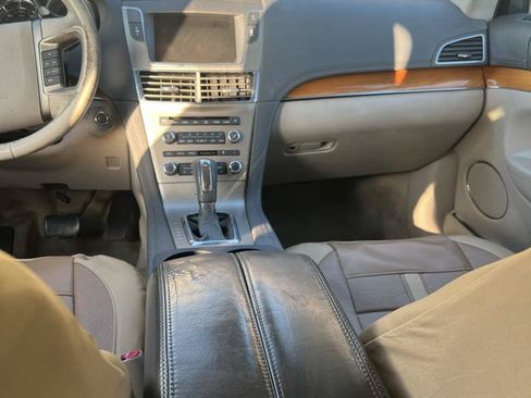 Used 2010 Lincoln MKT 2WD image 8