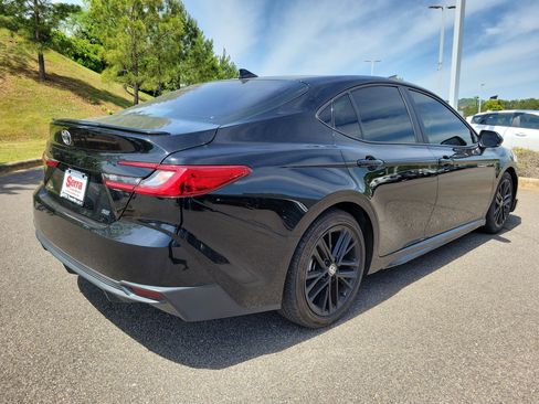 Used 2025 Toyota Camry SE image 21