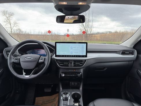 Used 2025 Ford Escape Platinum AWD/4WD image 19