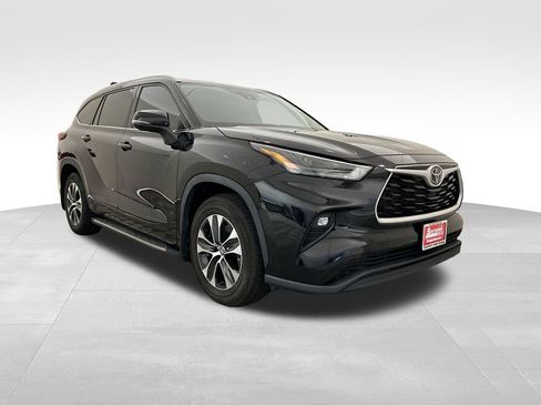 Used 2022 Toyota Highlander XLE FWD image 8