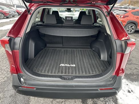 Used 2021 Toyota RAV4 XLE image 5