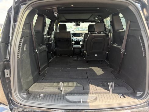 Certified 2025 Chrysler Pacifica Limited FWD image 10