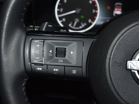Used 2023 Nissan Rogue SL AWD/4WD image 9