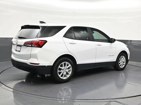 Used 2023 Chevrolet Equinox LS FWD image 5