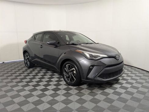Certified 2022 Toyota C-HR Limited image 3