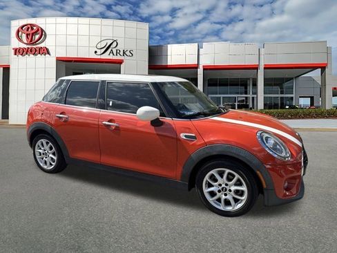 Used 2021 MINI Cooper 4-Door Hardtop image 1