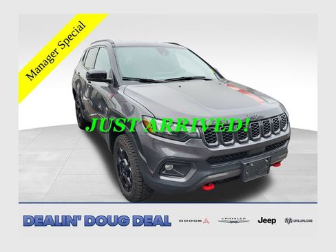 Used 2024 Jeep Compass Trailhawk w/ Trailhawk Convenience Group AWD/4WD image 1