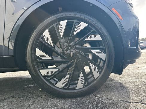 Used 2024 Lincoln Nautilus Reserve w/ Equipment Group 202A image 13