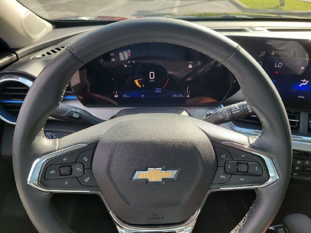 Used 2025 Chevrolet Trax LT w/ Driver Confidence Package FWD image 31