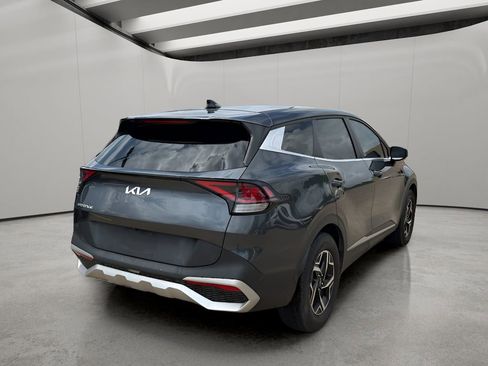 Used 2023 Kia Sportage LX image 4
