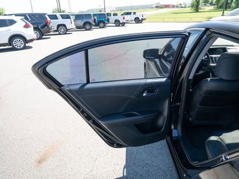 Used 2017 Honda Accord EX-L image 13