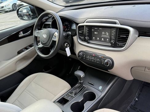 Used 2019 Kia Sorento FWD image 22