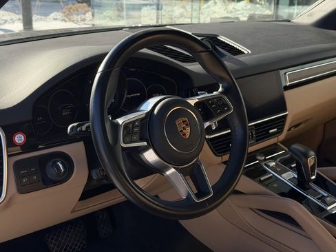Used 2023 Porsche Cayenne image 4