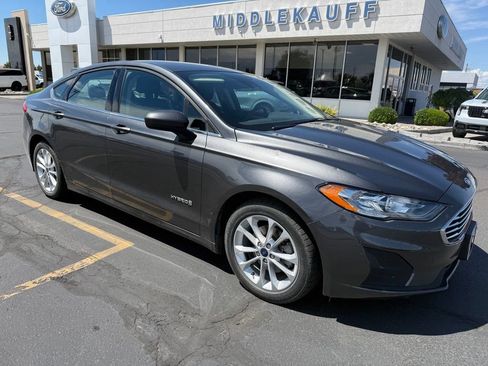 Used 2019 Ford Fusion SE FWD image 1