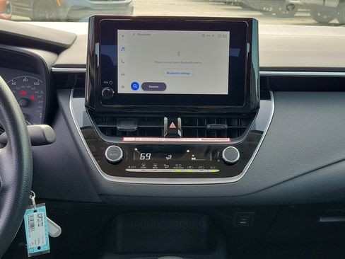 Used 2025 Toyota Corolla LE image 19