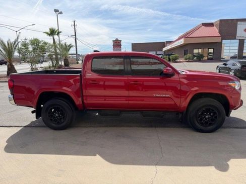 Used 2022 Toyota Tacoma SR5 RWD image 4