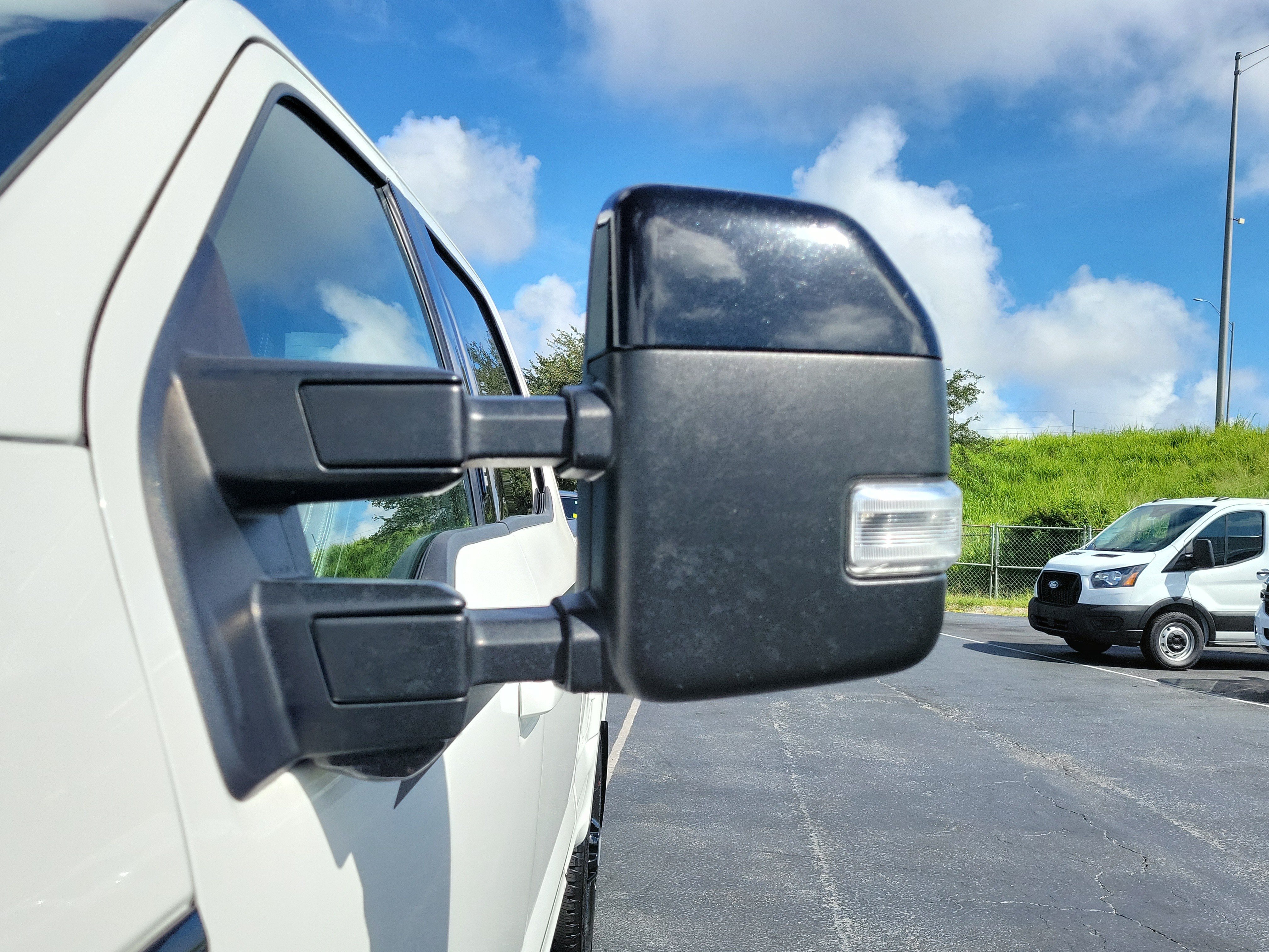 Used 2022 Ford F350 Lariat w/ Black Appearance Package AWD/4WD image 4