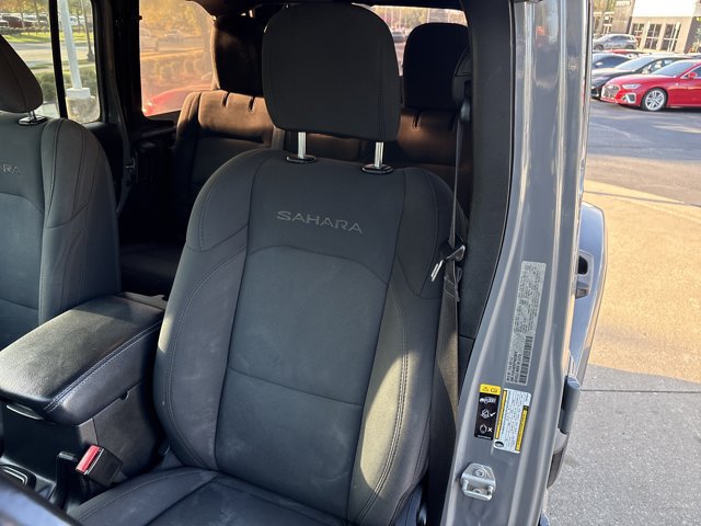 Used 2023 Jeep Wrangler Unlimited Sahara w/ Cold Weather Group AWD/4WD image 19