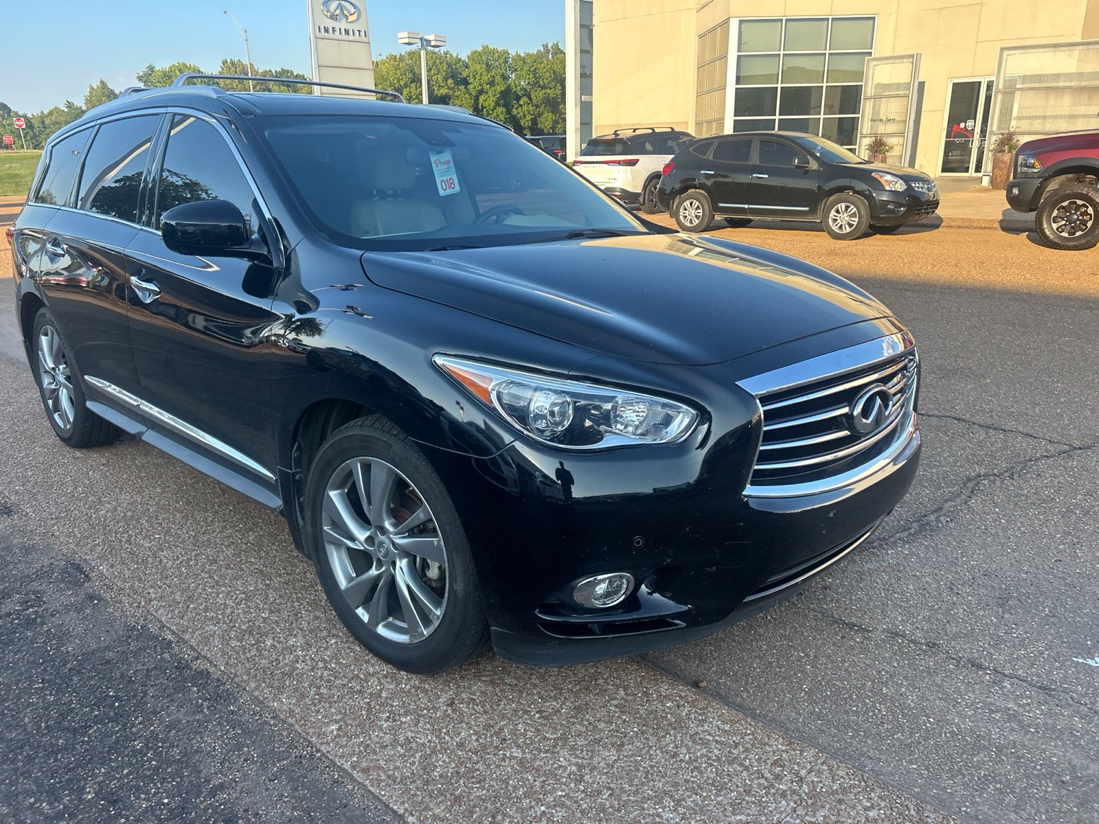 Used 2015 INFINITI QX60 FWD w/ Deluxe Touring Package image 2