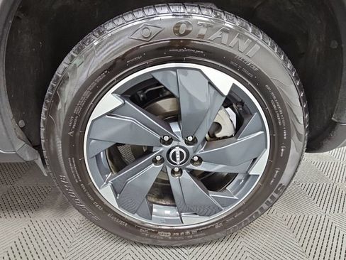 Used 2025 Nissan Rogue SV AWD/4WD image 40