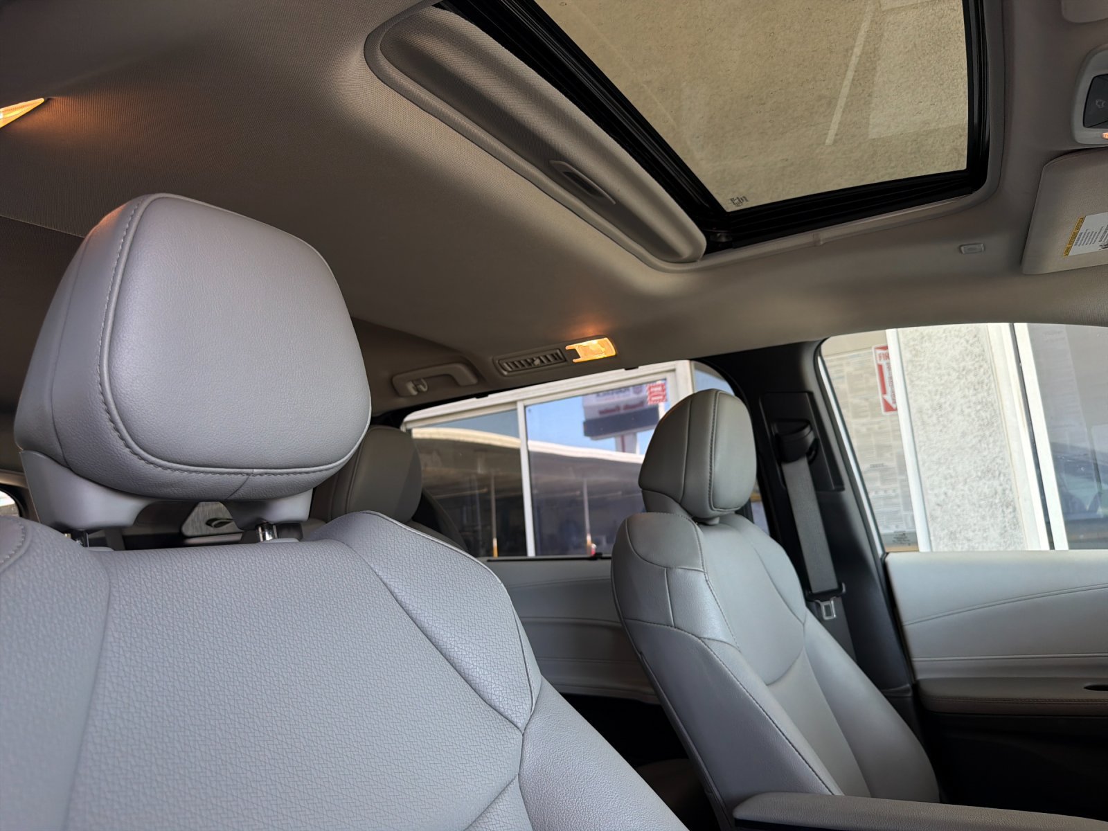 Used 2025 Toyota Sienna XLE w/ XLE Plus Package FWD image 17