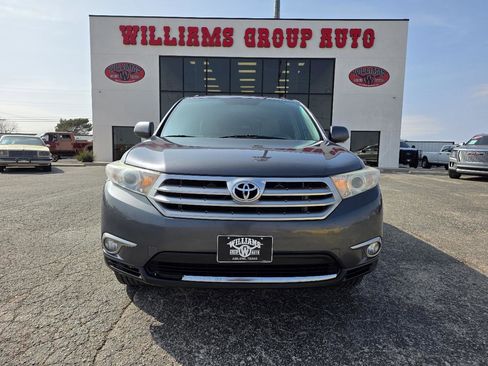 Used 2013 Toyota Highlander Plus image 2