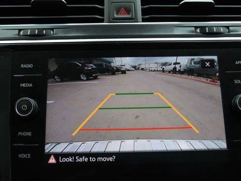 Used 2023 Volkswagen Tiguan SE w/ Panoramic Sunroof Package image 31