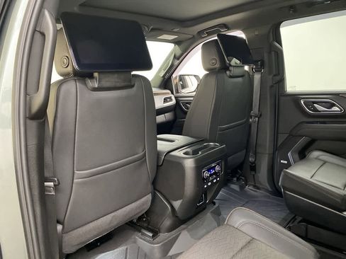 Used 2024 Chevrolet Suburban High Country w/ Advanced Technology Package image 16