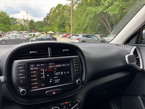 Used 2025 Kia Soul LX w/ LX Technology Package FWD image 34