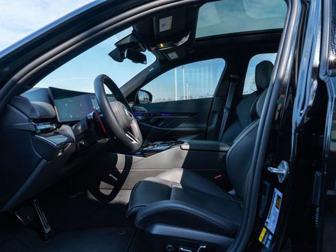 Used 2025 BMW M5 Touring w/ M Driver's Package image 21