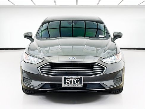Used 2020 Ford Fusion SE FWD image 2