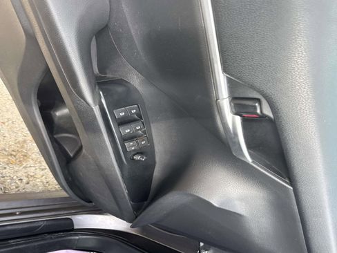 Used 2019 Toyota Camry SE image 19