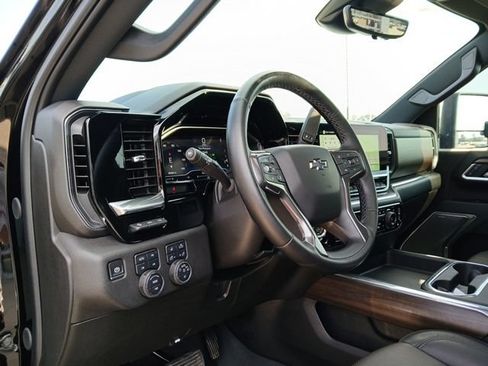 Certified 2025 Chevrolet Silverado 2500 High Country w/ High Country Premium Package AWD/4WD image 13