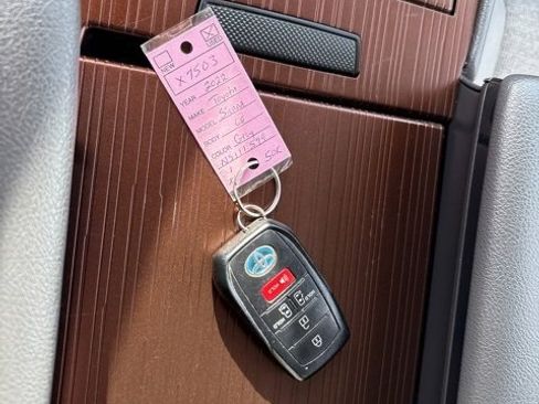 Used 2022 Toyota Sienna LE image 27