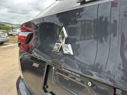 New 2025 Mitsubishi Outlander SE image 61