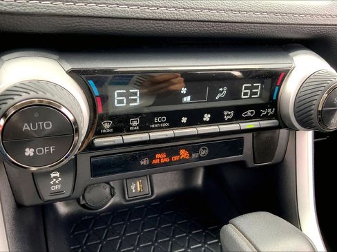 Used 2025 Toyota RAV4 LE image 30