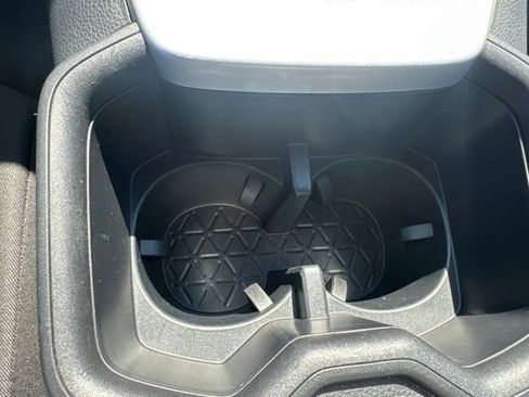 Used 2025 Toyota RAV4 LE AWD/4WD image 28