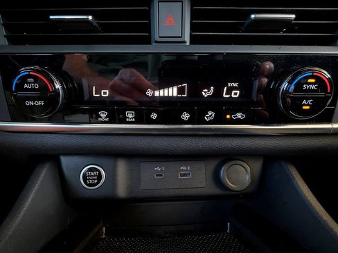 Used 2023 Nissan Rogue SV FWD image 41