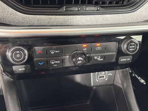 Used 2023 Jeep Compass Latitude AWD/4WD image 21