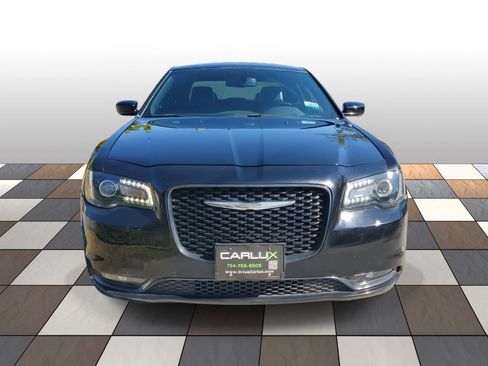 Used 2019 Chrysler 300 S image 2