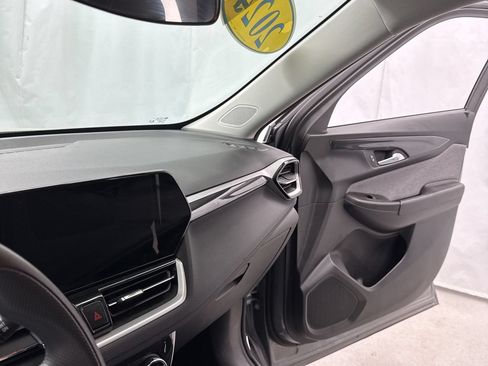 Used 2025 Chevrolet TrailBlazer LT AWD/4WD image 22