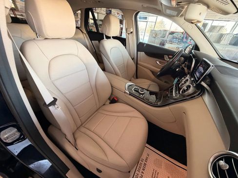 Used 2019 Mercedes-Benz GLC 300 GLC 300 4MATIC Sport Utility 4 image 20