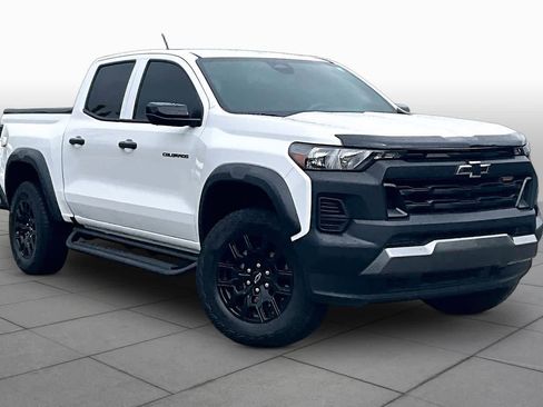 Used 2024 Chevrolet Colorado Trail Boss w/ Technology Package AWD/4WD image 2