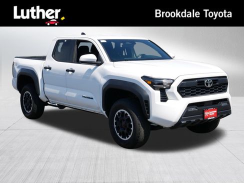 Certified 2024 Toyota Tacoma TRD Off-Road AWD/4WD image 1