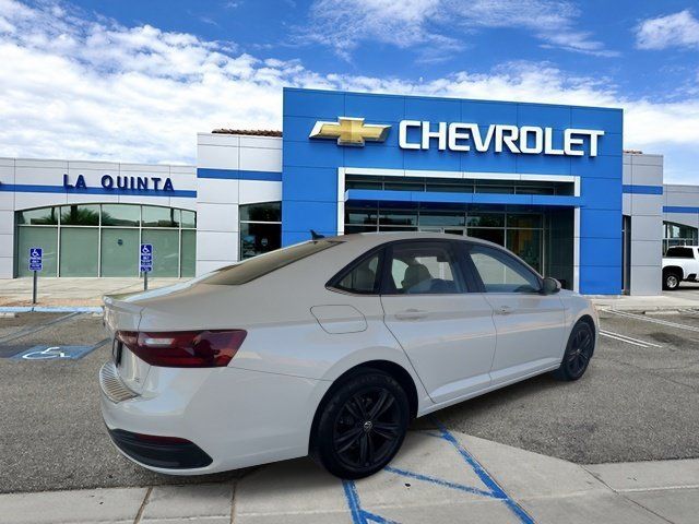 Used 2024 Volkswagen Jetta SE w/ Panoramic Sunroof Package FWD image 8