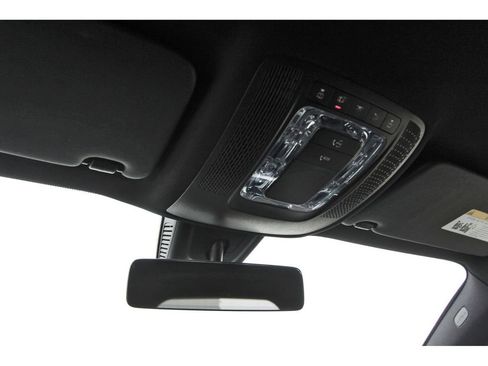 Used 2023 Mercedes-Benz GLB 250 4MATIC image 25