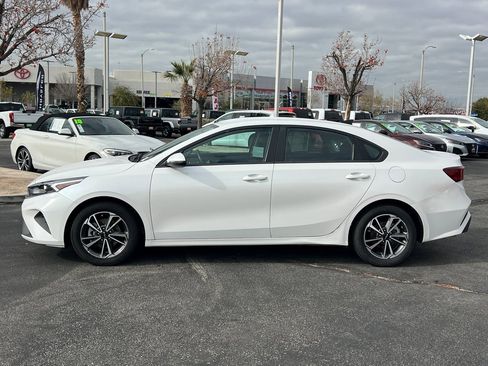 Used 2023 Kia Forte LXS w/ LXS Technology Package image 3