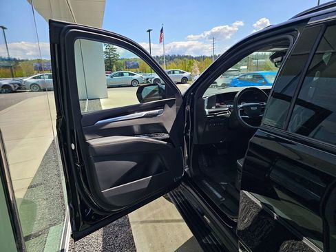 New 2026 Cadillac Escalade Sport w/ LPO, ONYX Package AWD/4WD image 21