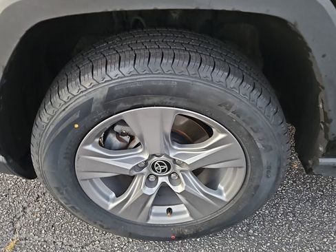 Used 2022 Toyota RAV4 XLE image 10